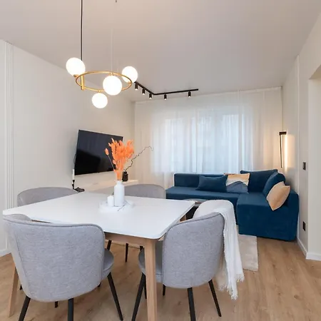 Apartment Two-story Urban Gem *