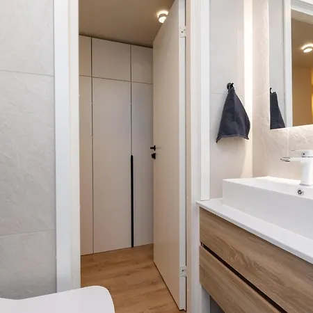 Two-story Urban Gem Apartament *