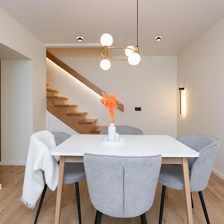 アパート Two-story Urban Gem *